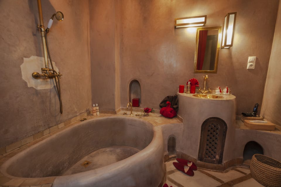 Honeymoon Double or Twin Room | Bathroom | Free toiletries, towels
