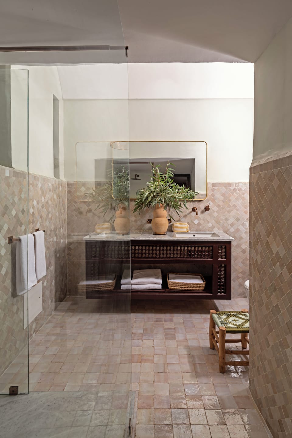 Junior Suite | Bathroom | Free toiletries, hair dryer, bathrobes, slippers