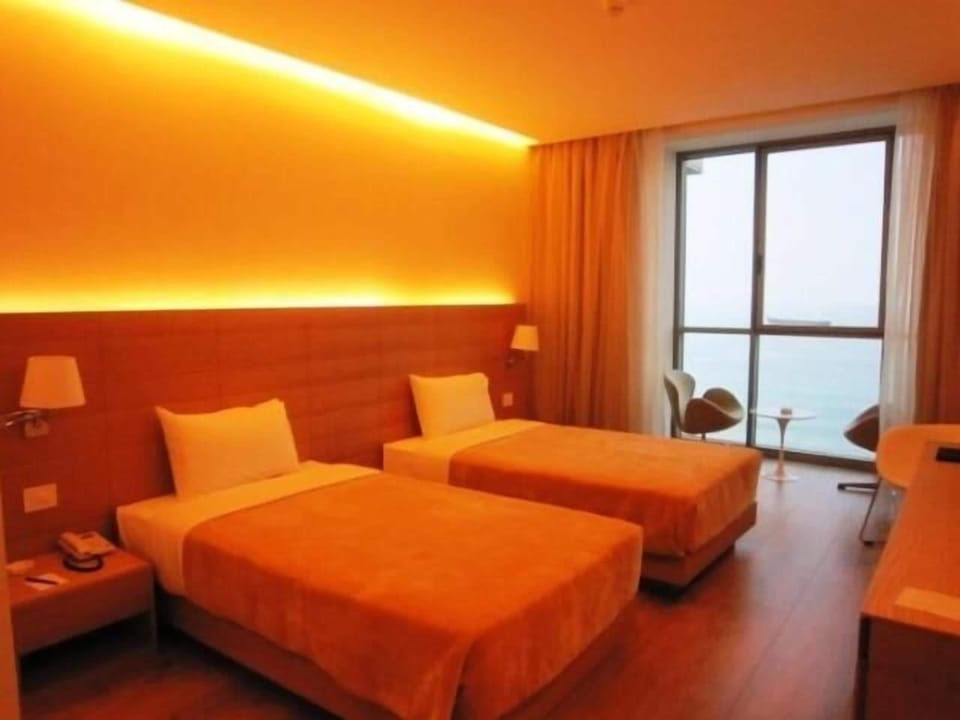 In-room safe, blackout drapes, soundproofing