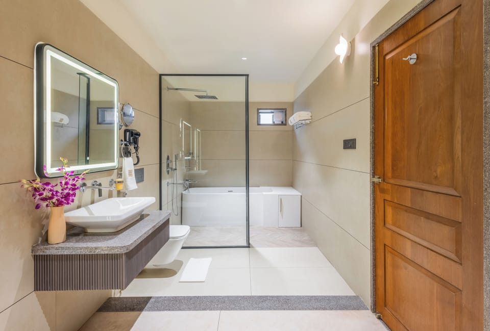 Cottage, Bathtub, River View | Bathroom | Free toiletries, hair dryer, towels, soap