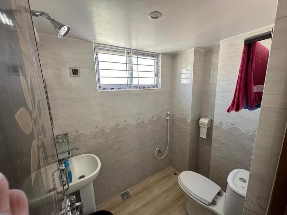 Deluxe Apartment, Balcony, City View | Bathroom | Shower, free toiletries, hair dryer, slippers