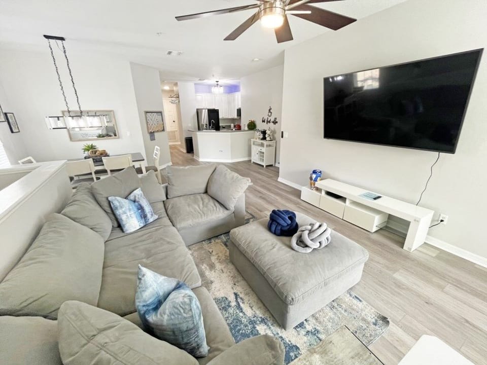 Condo, 3 Bedrooms | Living area