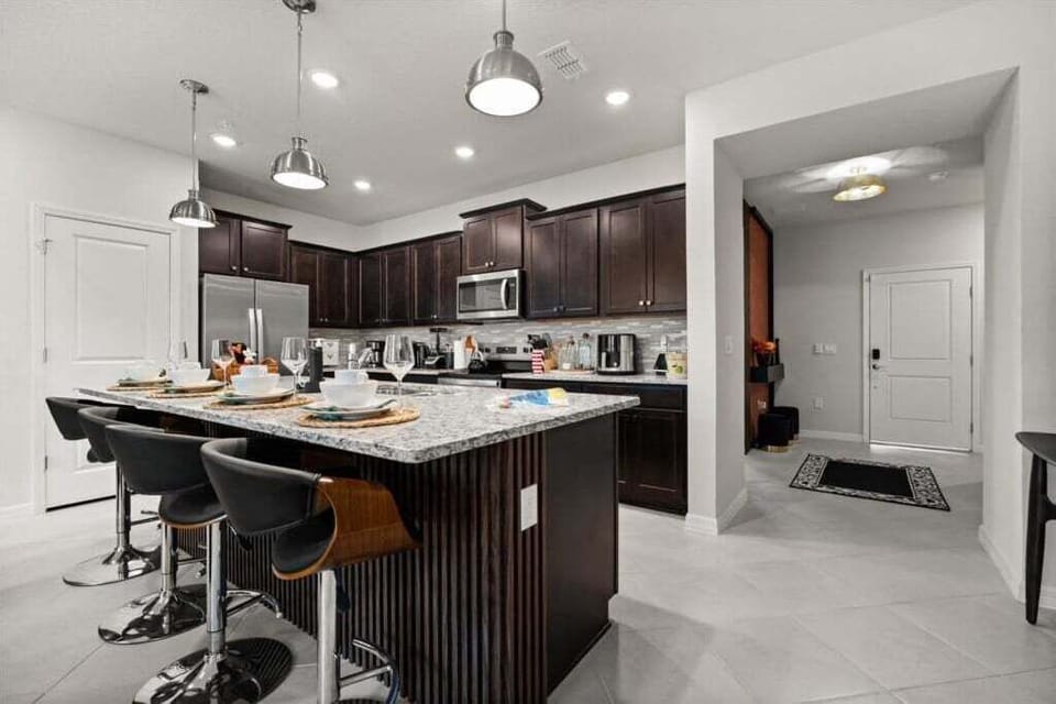 Townhome, 5 Bedrooms | Private kitchen