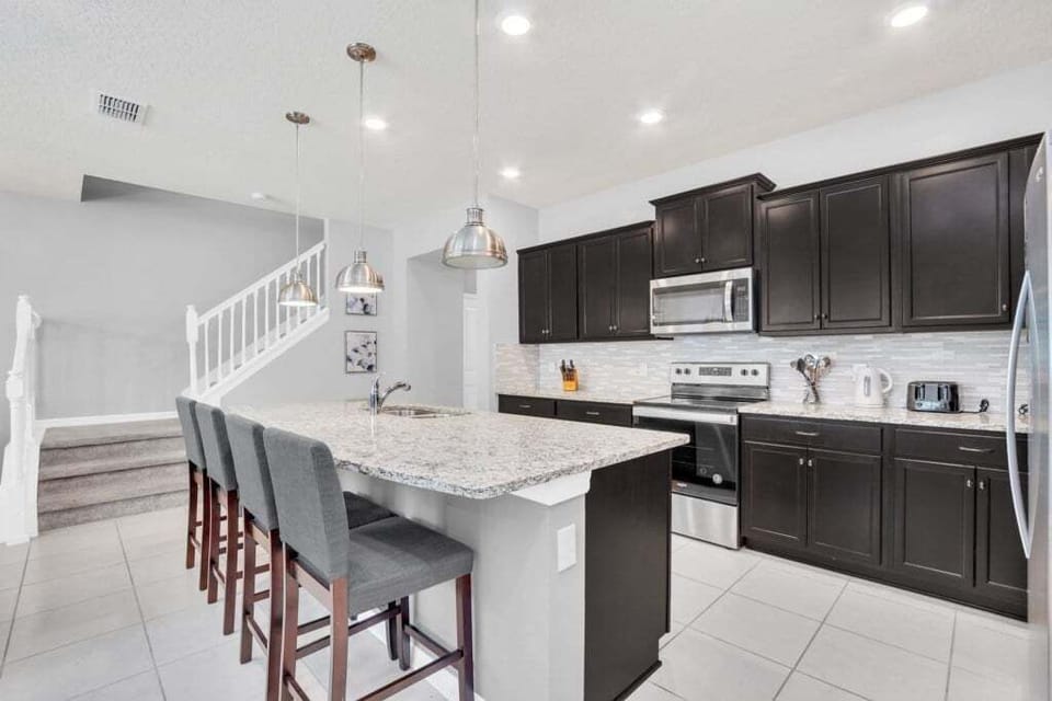 Townhome, 5 Bedrooms | Private kitchen