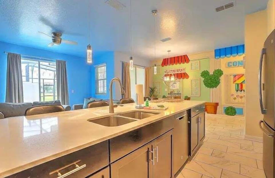 Townhome, 4 Bedrooms | Private kitchen