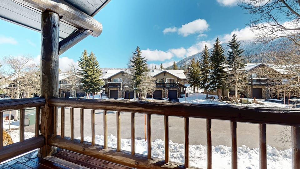 Condo, 3 Bedrooms | Property grounds