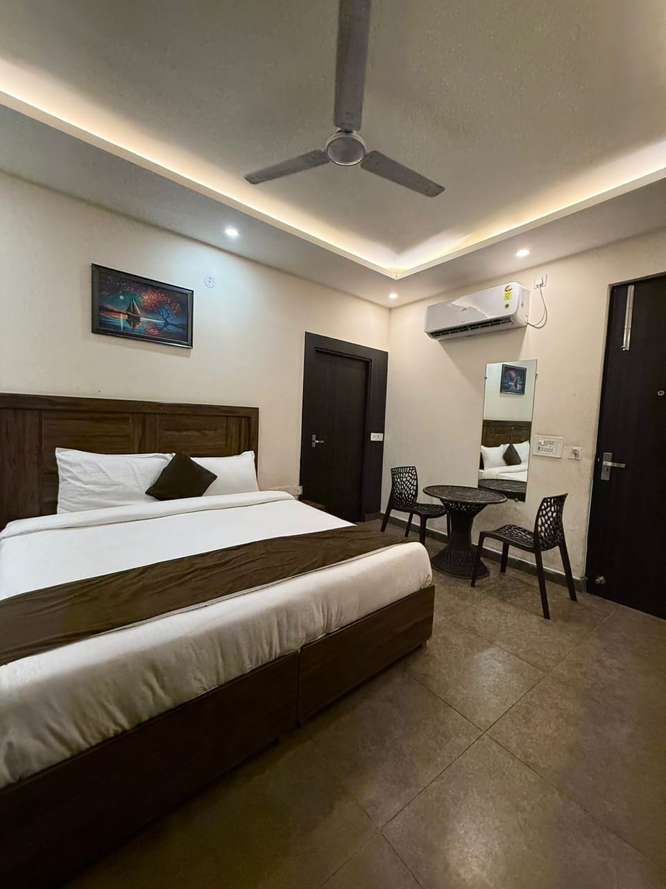 Deluxe Room, City View | Iron/ironing board, WiFi (free)
