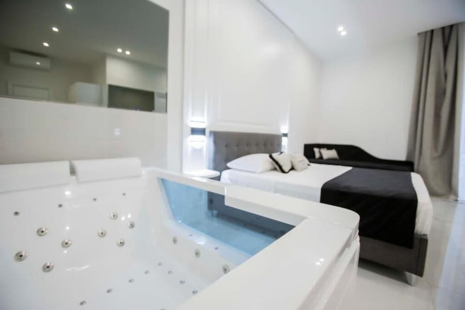 Superior Double Room, Courtyard View | In-room safe, soundproofing, free WiFi
