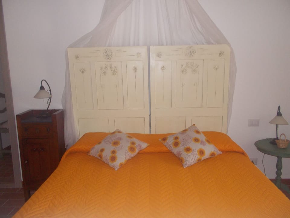 Apartment | Cribs/infant beds, rollaway beds, free WiFi, bed sheets