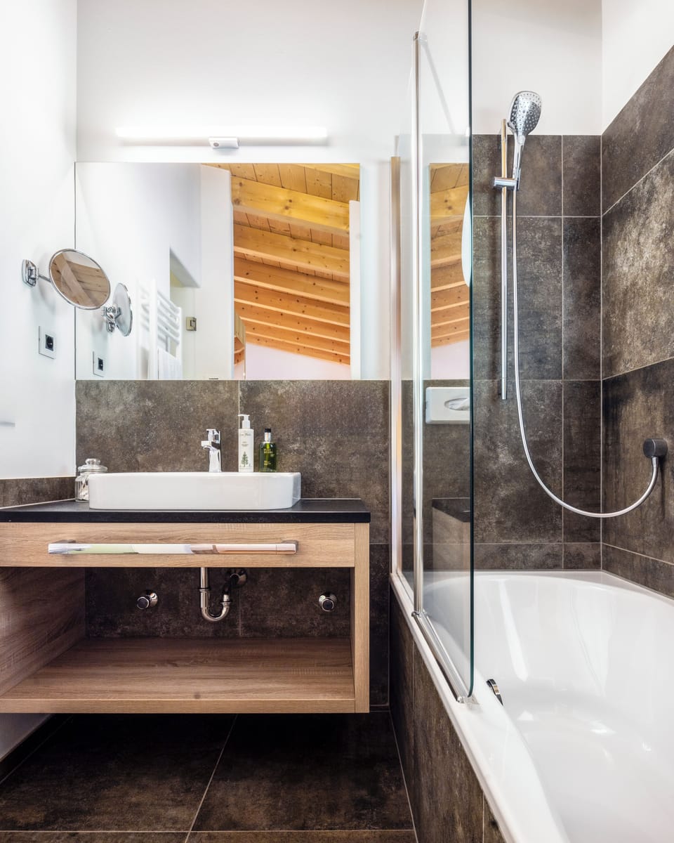 Comfort Double Room, 1 Bedroom, Private Bathroom, Slope side | Bathroom | Hair dryer, bidet, towels, soap