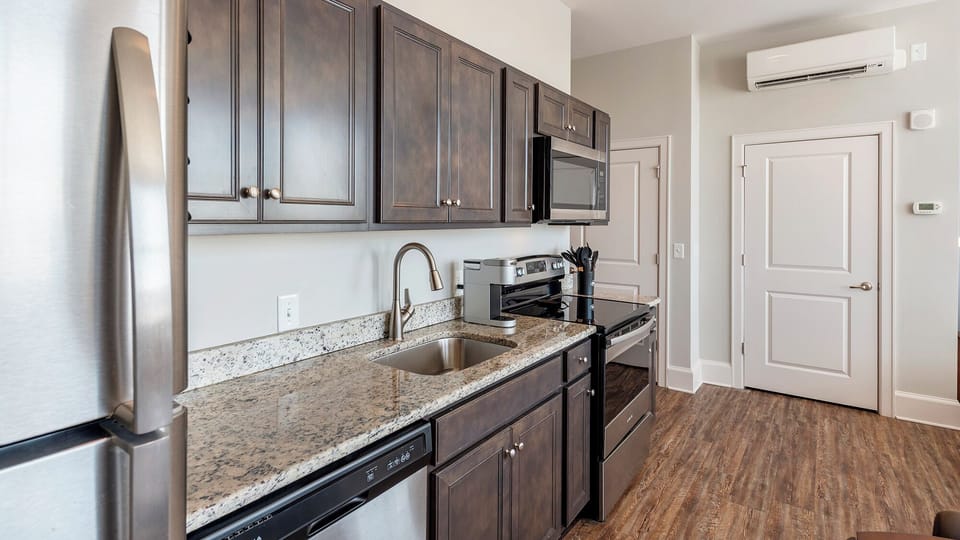 Studio, 1 Queen Bed (0 Bedroom) | Private kitchen | Fridge, microwave, oven, stovetop