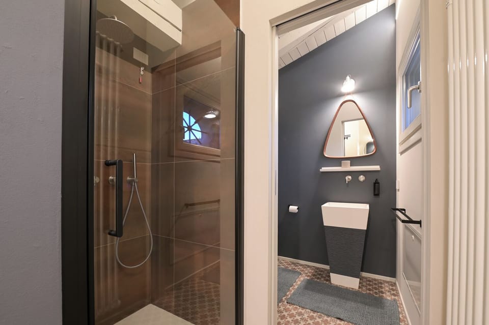 Comfort Room | Bathroom | Shower, hair dryer, towels, soap