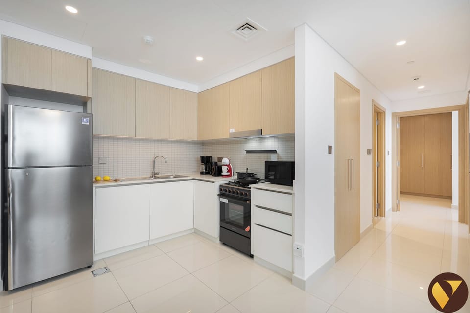 Luxury Apartment, Balcony, Canal View | Private kitchen | Full-size fridge, microwave, oven, stovetop