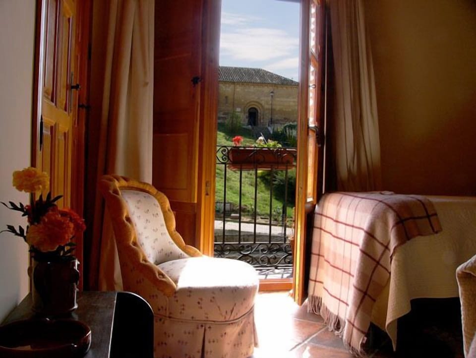 Double or Twin Room | Balcony