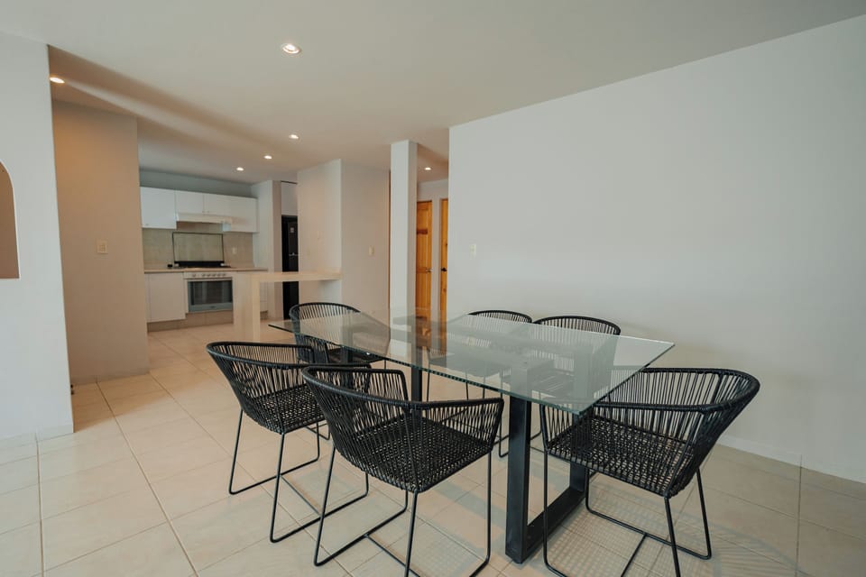 Family House, Pool View | Dining room