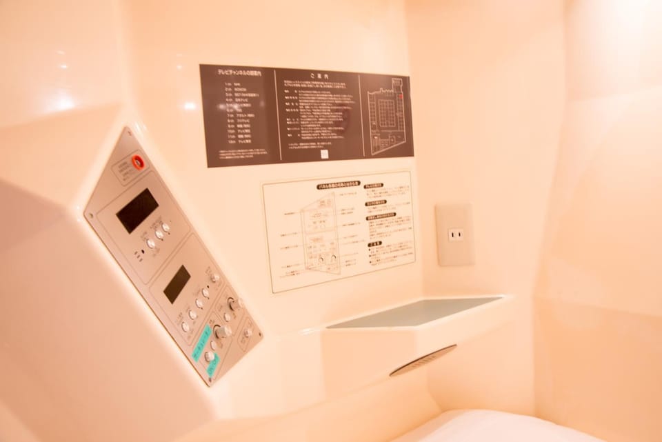 Separate tub and shower, spring water tub, hair dryer, bidet