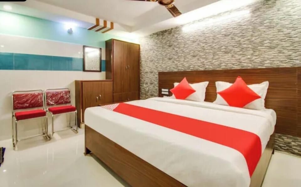 In-room safe, WiFi (free)