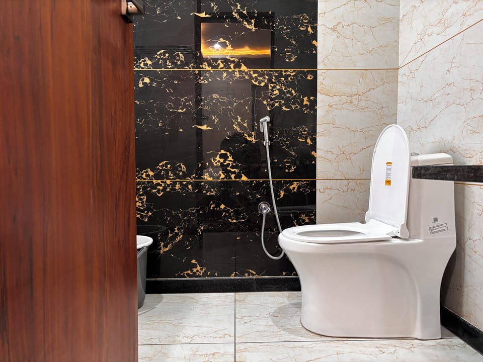 Deluxe Double Room | Bathroom | Shower, free toiletries, towels, soap