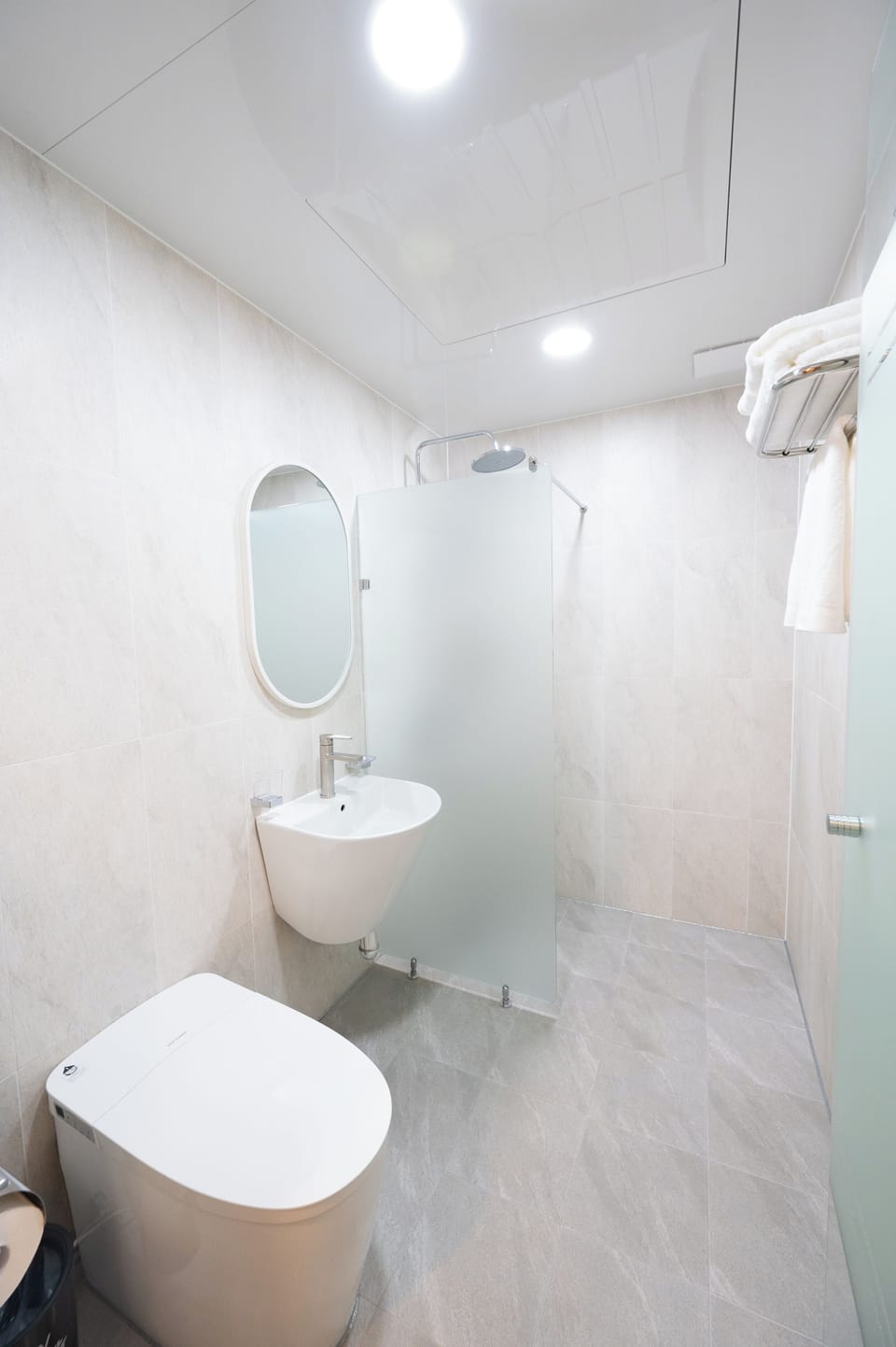 Royal Suite, Non Smoking, Mountain View | Bathroom | Shower, hair dryer, towels, soap
