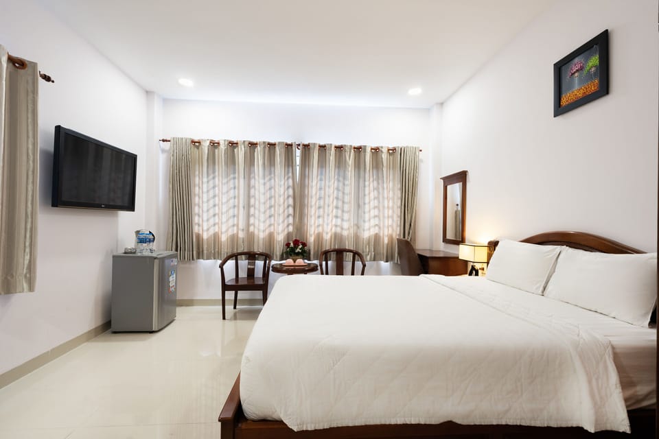 Deluxe Double Room, 1 Queen Bed | Premium bedding, memory foam beds, minibar, individually decorated