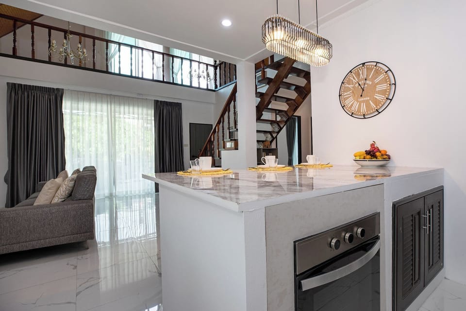 Exclusive Villa | Private kitchen | Electric kettle, toaster