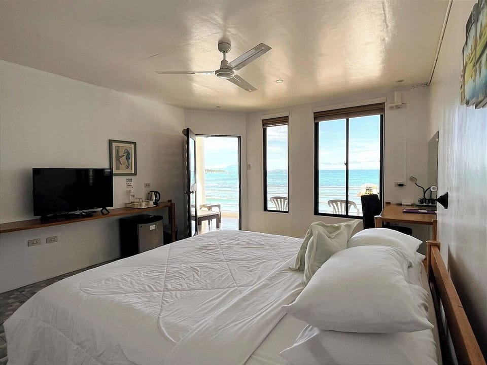 Oceana | Premium bedding, minibar (some free items), in-room safe, WiFi (free)