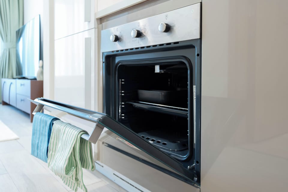 Deluxe Studio, Balcony | Private kitchen | Fridge, microwave, oven, stovetop