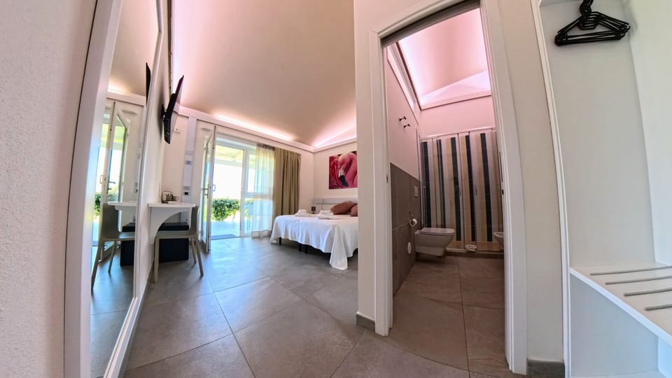 Blackout drapes, free WiFi, bed sheets