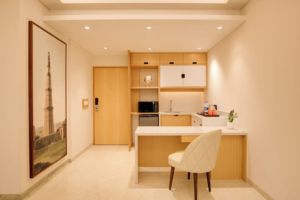 Studio Double Room | Desk