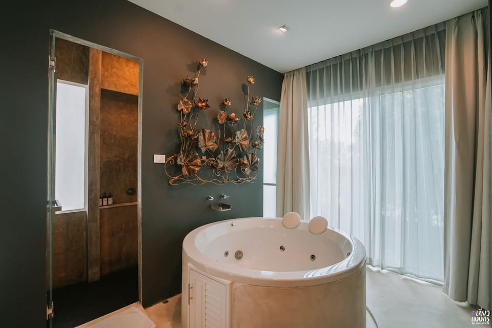 Tidy Room | Minibar, in-room safe, soundproofing, free WiFi