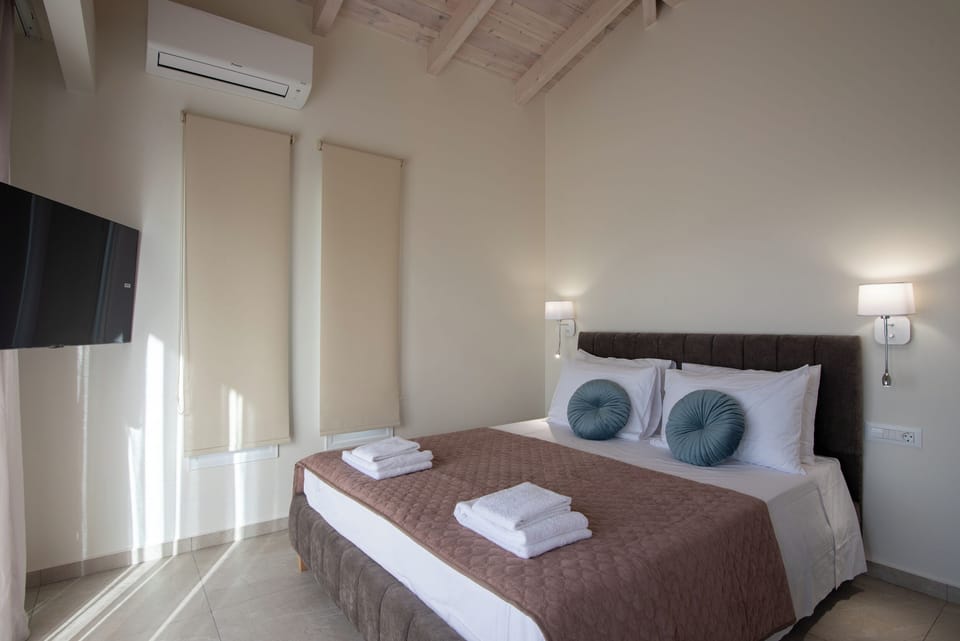 Deluxe Villa, Balcony, Courtyard View | In-room safe, blackout drapes, iron/ironing board, free WiFi
