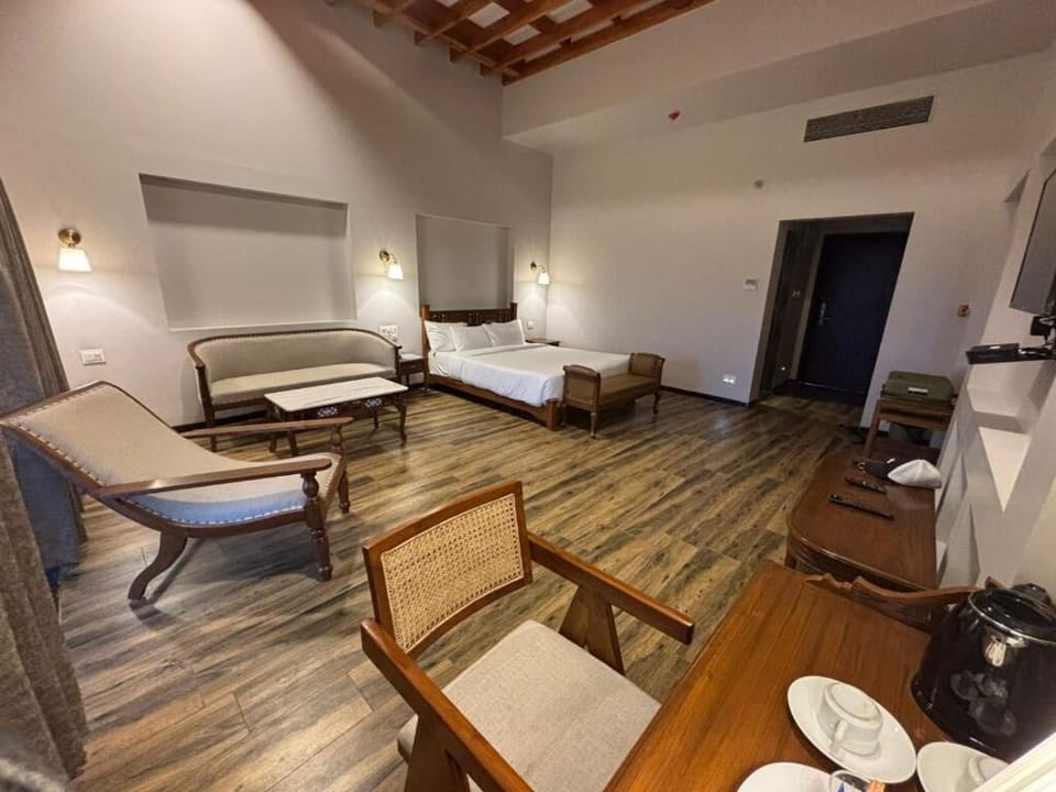 Single Room | In-room safe, blackout drapes, iron/ironing board, free WiFi