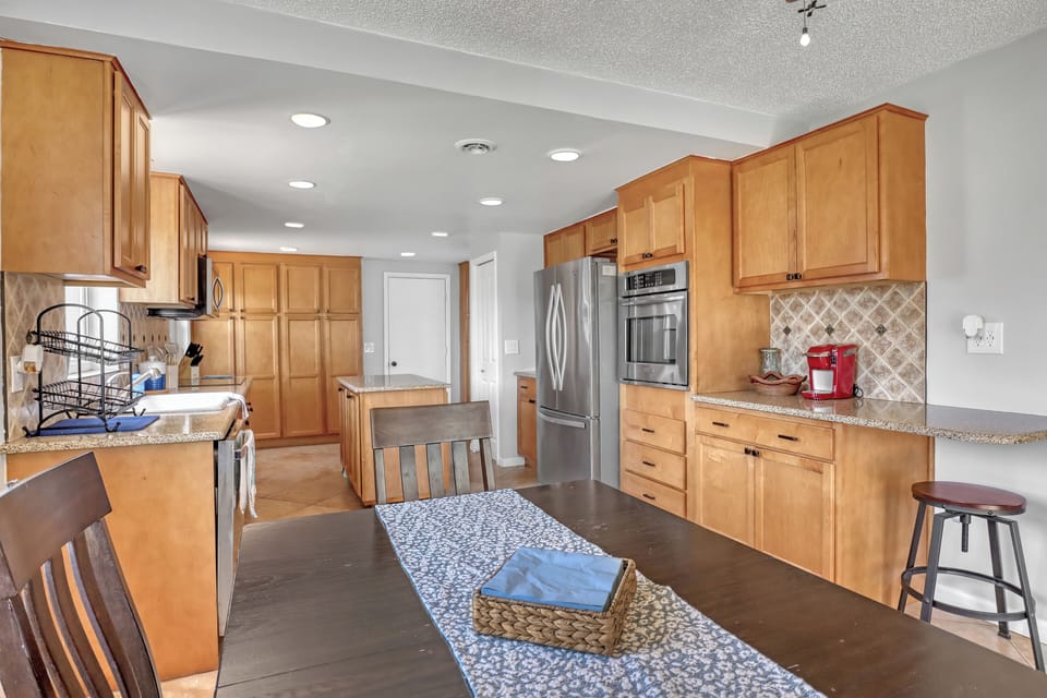 Apartment, 3 Bedrooms, Garden View | Private kitchen | Electric kettle