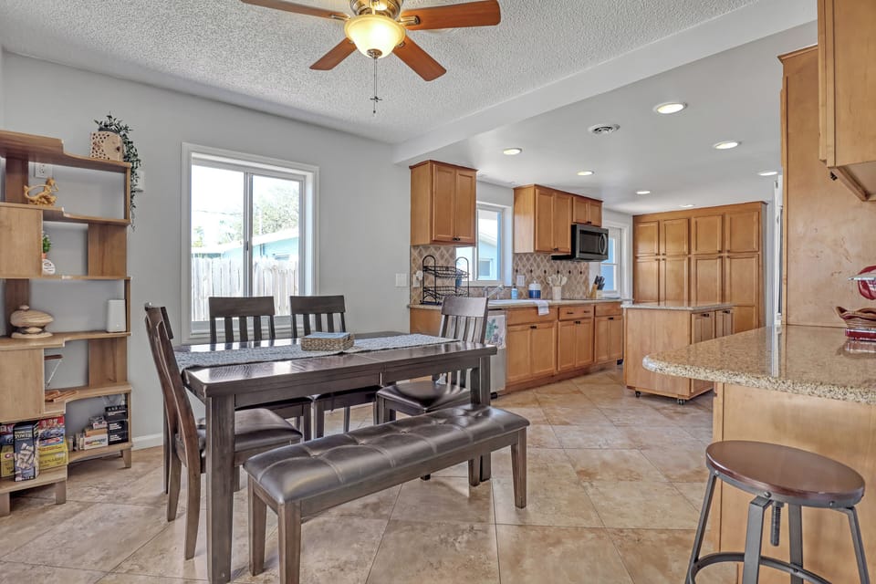 Apartment, 3 Bedrooms, Garden View | Dining