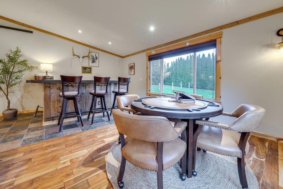 House (6 Bedrooms) | Interior