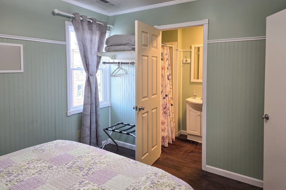 Comfy, Freshly Remodeled Apt Near Nauvoo Temple Apartment in Nauvoo