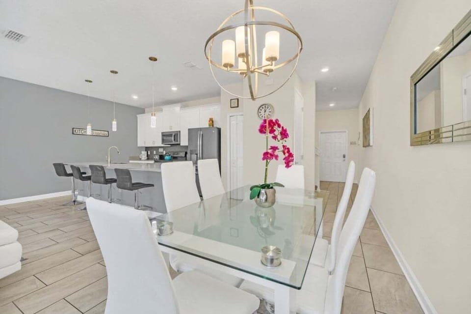 Townhome, 4 Bedrooms | Dining