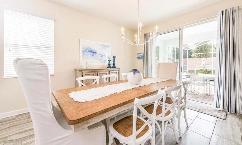 House, 5 Bedrooms | Dining