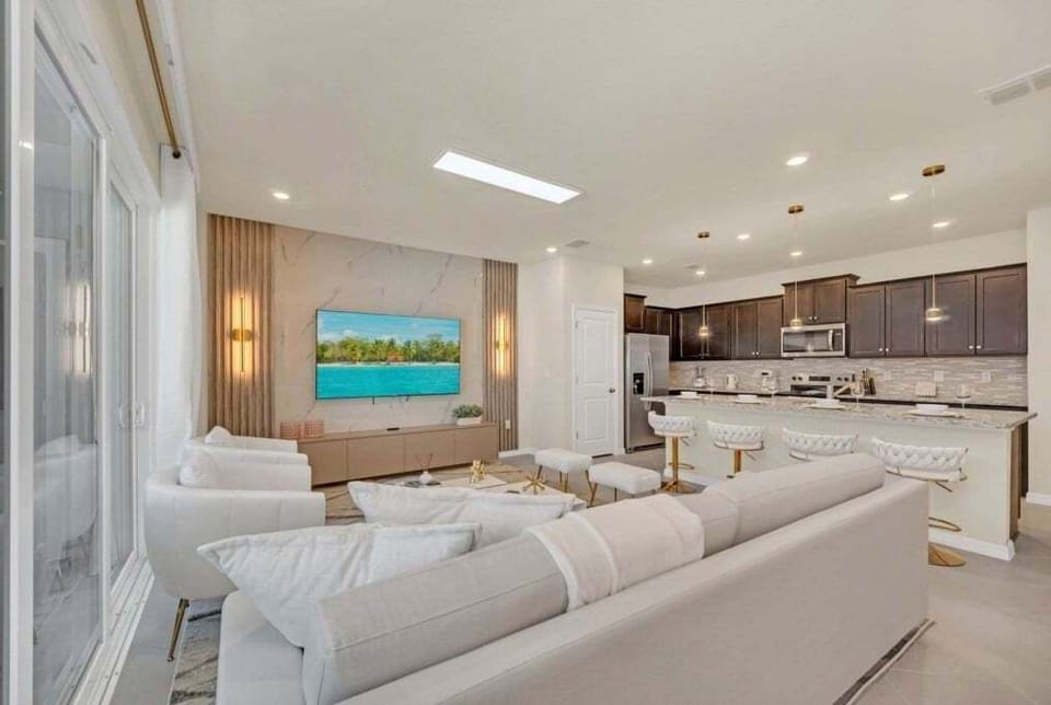 Townhome, 5 Bedrooms | Living area
