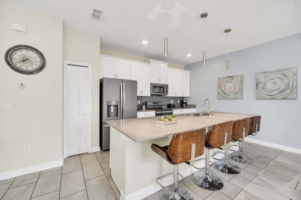 Townhome, 4 Bedrooms | Private kitchen