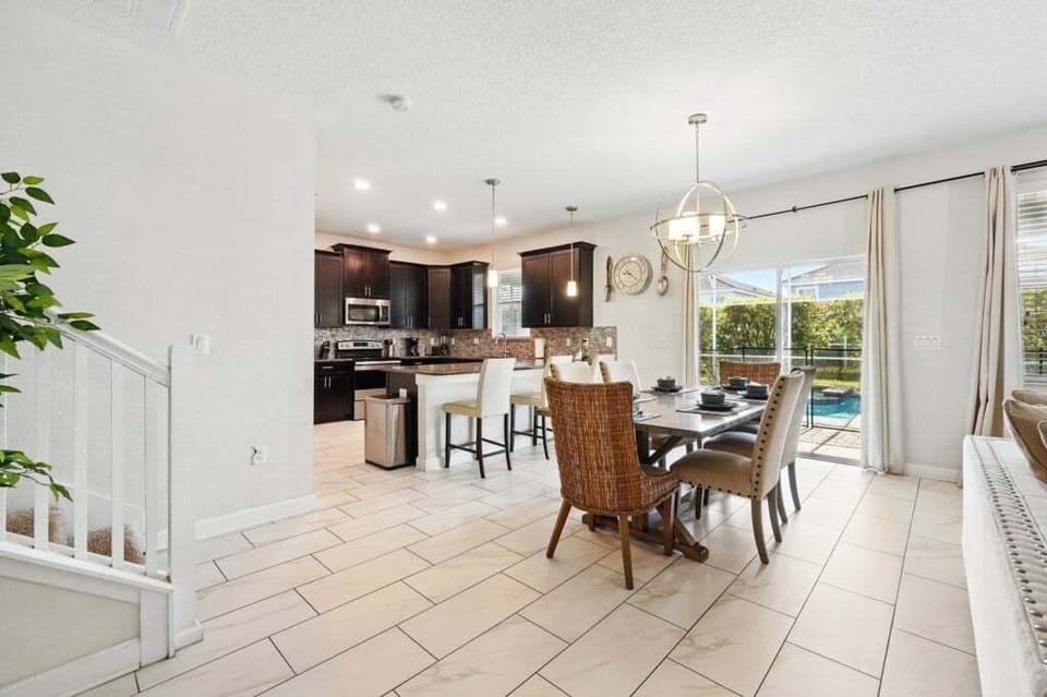 Villa, 6 Bedrooms | Private kitchen