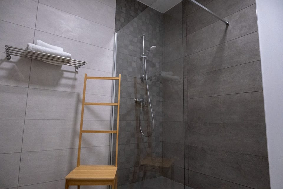 Blackout drapes, soundproofing, free WiFi
