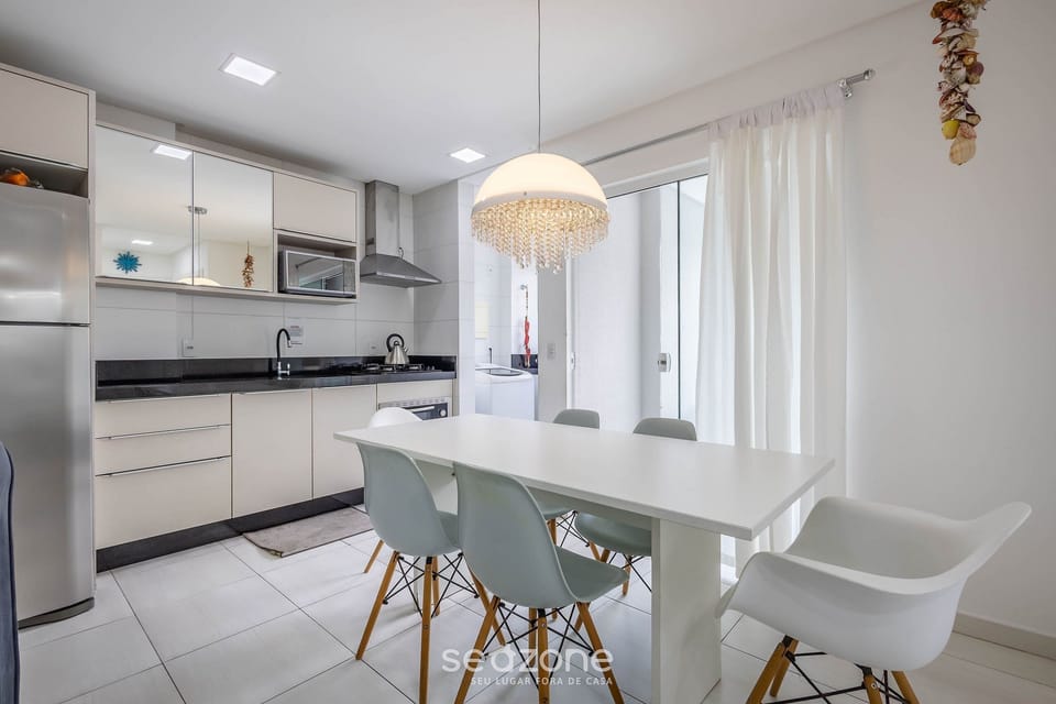 Basic Apartment | Dining