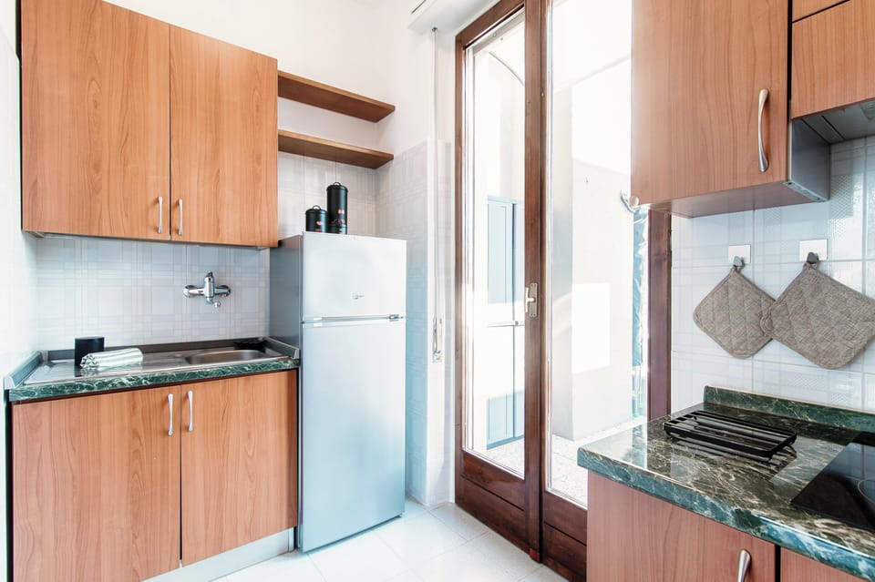 Apartment, Lake View | Premium bedding, down comforters, iron/ironing board, cribs/infant beds
