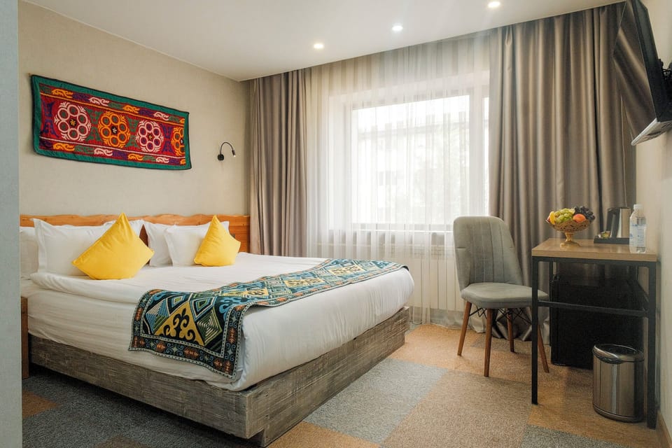 Superior Triple Room, City View | In-room safe, blackout drapes, iron/ironing board, WiFi (free)
