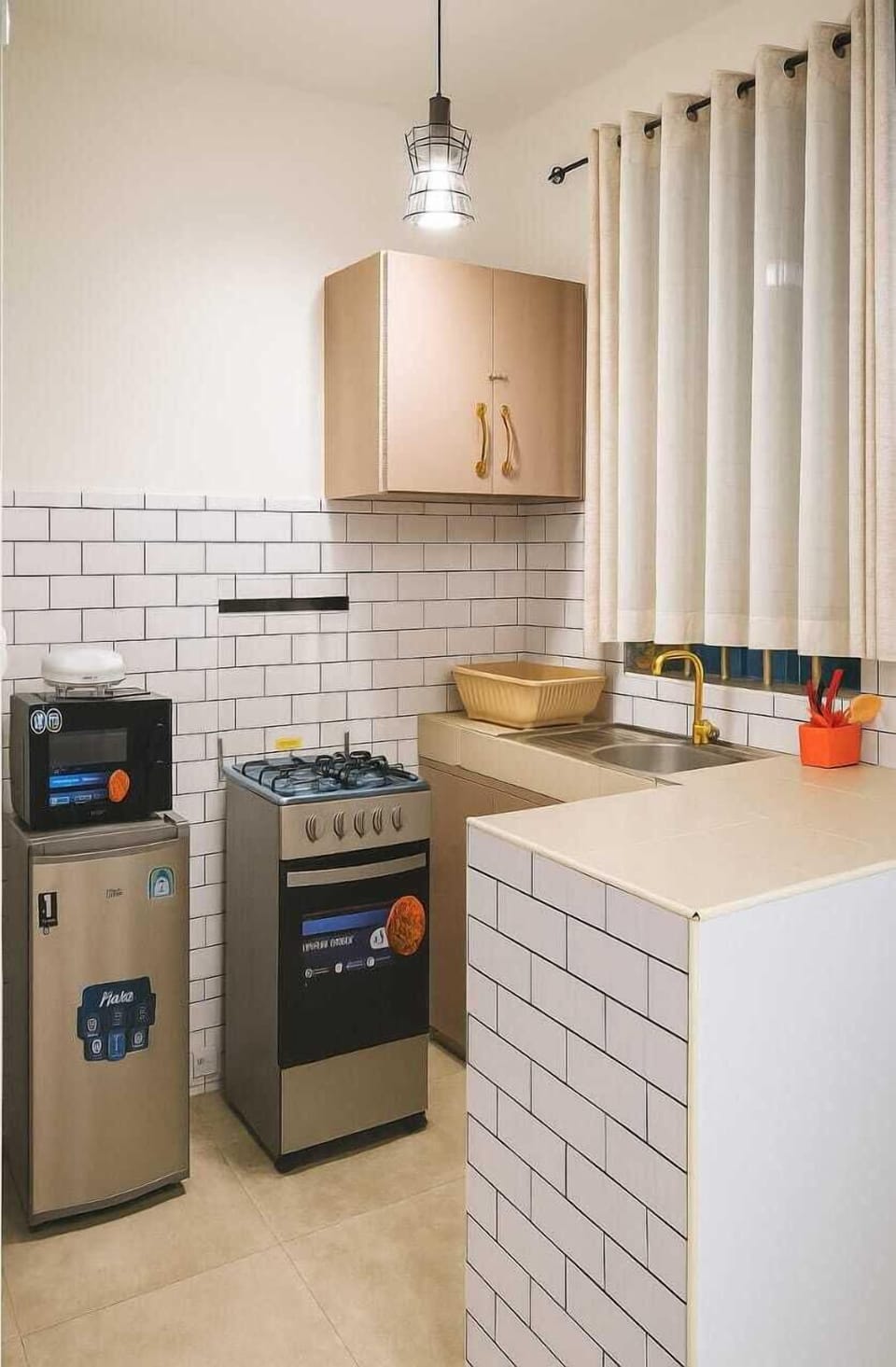 Classic Studio | Private kitchen | Fridge, microwave, cookware/dishes/utensils