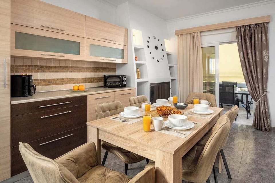 Deluxe Villa, Balcony, City View | Private kitchen | Electric kettle, toaster
