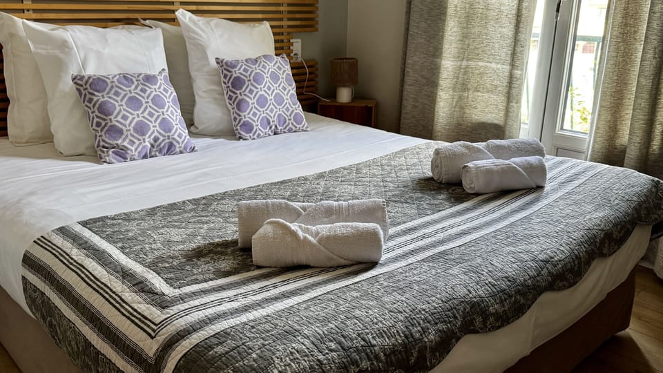 Double Room, 1 Queen Bed (4) | In-room safe, blackout drapes, iron/ironing board, free WiFi