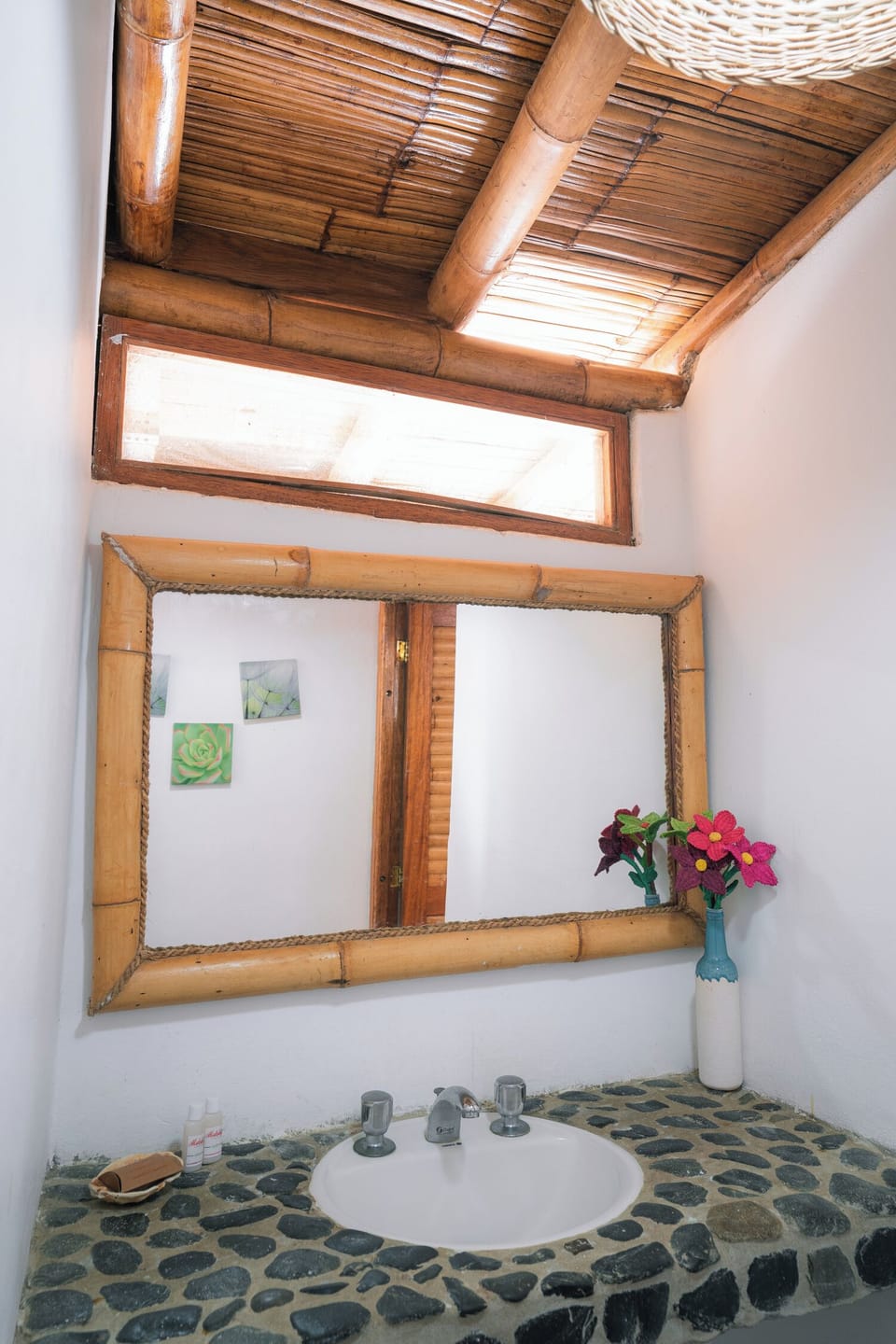 Family Bungalow | Bathroom | Shower, towels, soap, shampoo