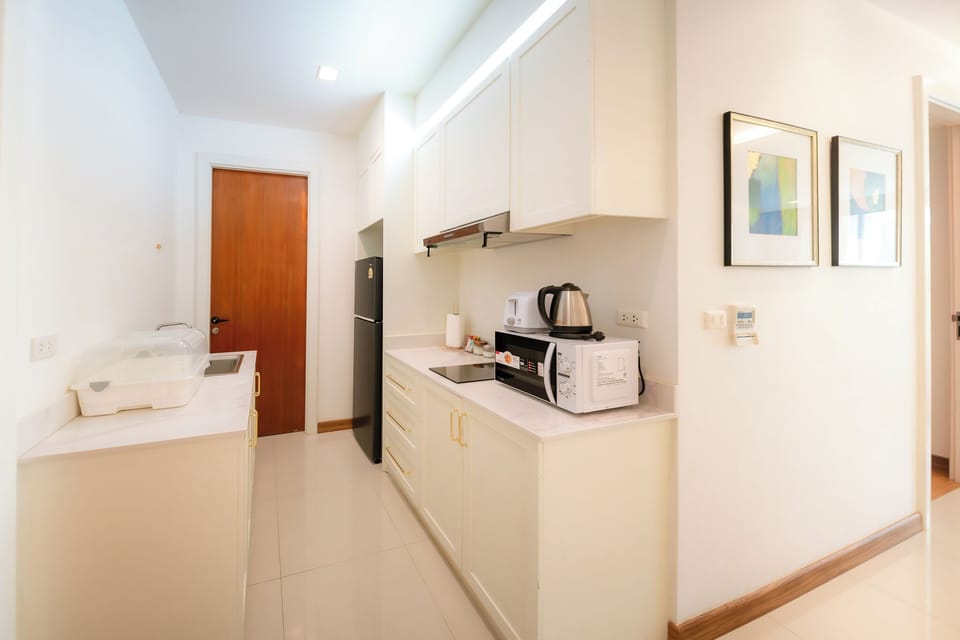 Suite with Pool View | Free WiFi